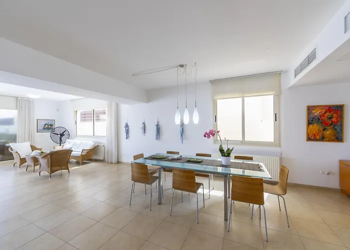 Villa Beachfront Pietra