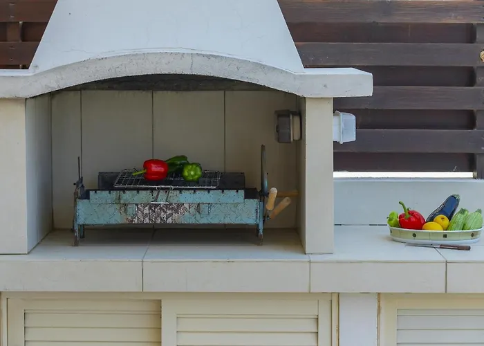 Beachfront Pietra Villa *