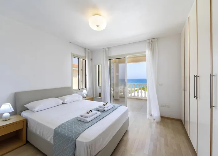 Villa Beachfront Pietra
