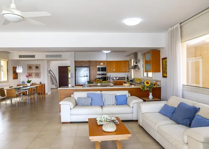 Beachfront Pietra Villa