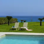 Beachfront Pietra *