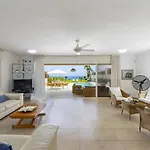 Villa Beachfront Pietra *