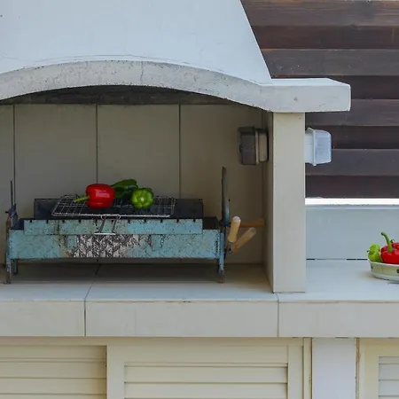 Beachfront Pietra Villa *