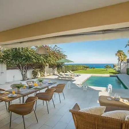 Beachfront Pietra Villa *