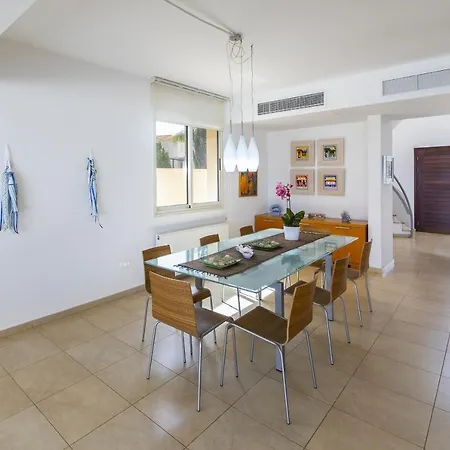 Beachfront Pietra *