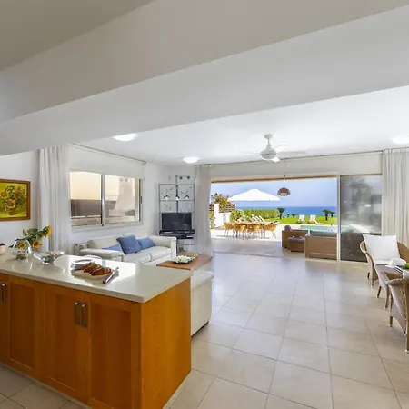 Beachfront Pietra Villa