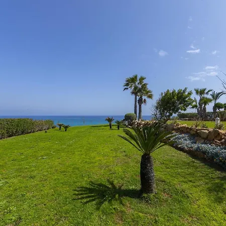 Beachfront Pietra Villa *