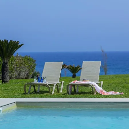 Beachfront Pietra