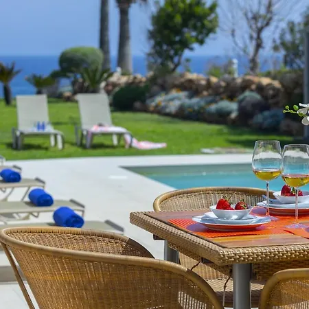 ヴィラ Beachfront Pietra *