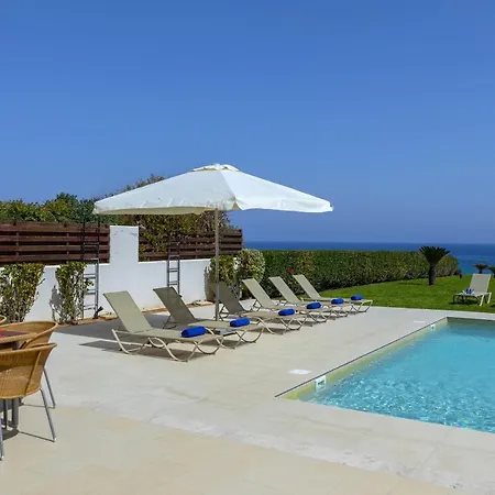 ヴィラ Beachfront Pietra *