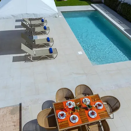 Villa Beachfront Pietra *