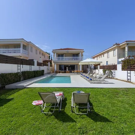 Beachfront Pietra