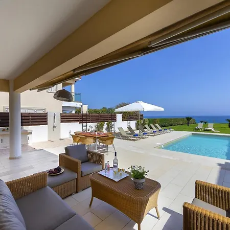 ヴィラ Beachfront Pietra プロタラス