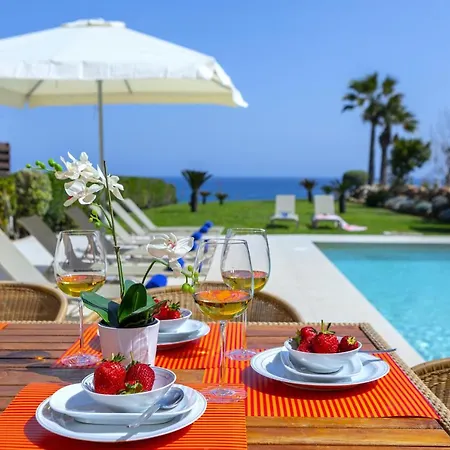 Beachfront Pietra Villa *