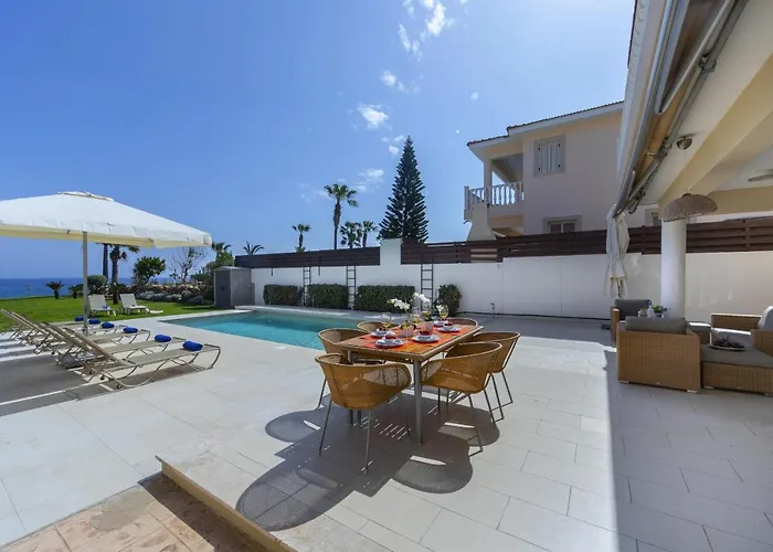 Vila Beachfront Pietra