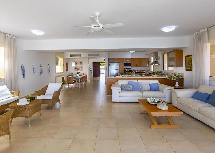 Vila Beachfront Pietra *