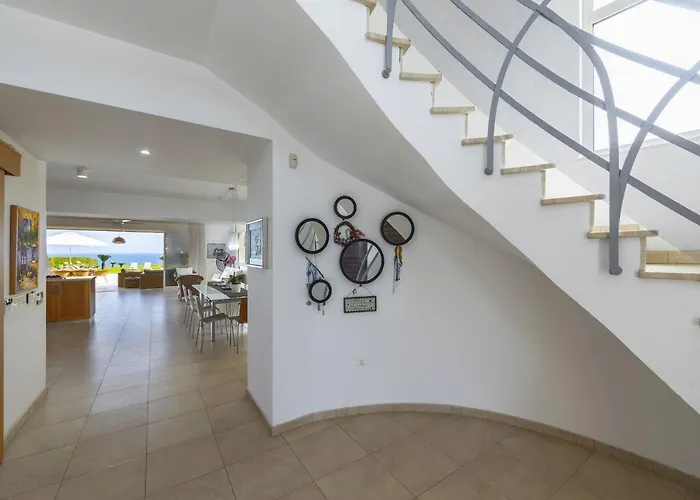 Beachfront Pietra Vila