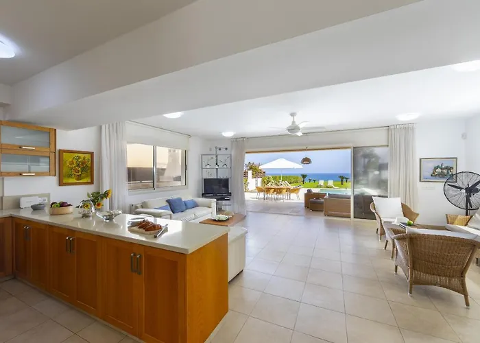 Beachfront Pietra Vila