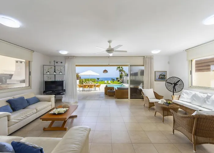 Vila Beachfront Pietra *