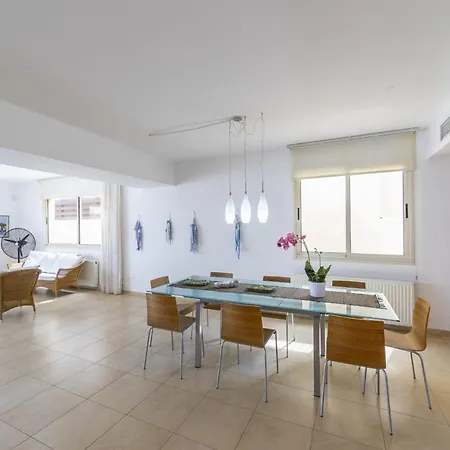 Villa Beachfront Pietra