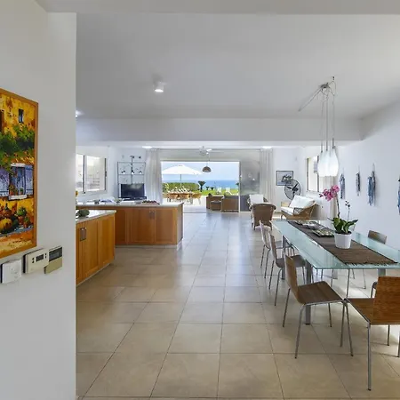 Beachfront Pietra Protarász