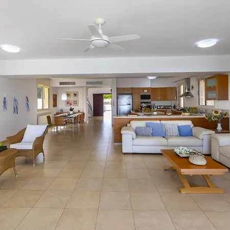 Villa Beachfront Pietra *