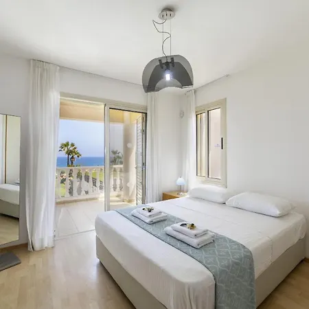 Beachfront Pietra Villa