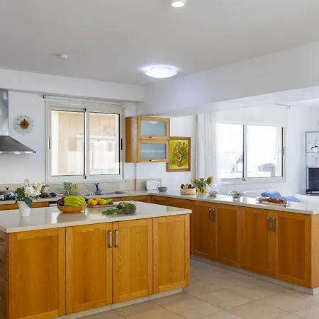 Villa Beachfront Pietra