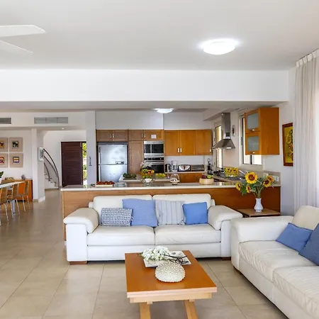 Beachfront Pietra Villa