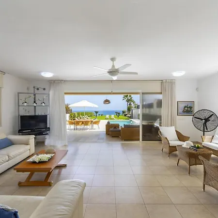 Villa Beachfront Pietra *